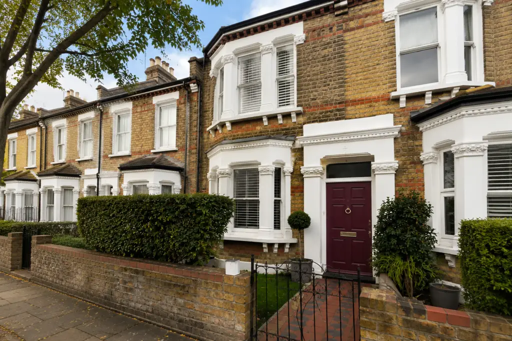 UK property exterior — renting out a property guide, Key Homes Letting